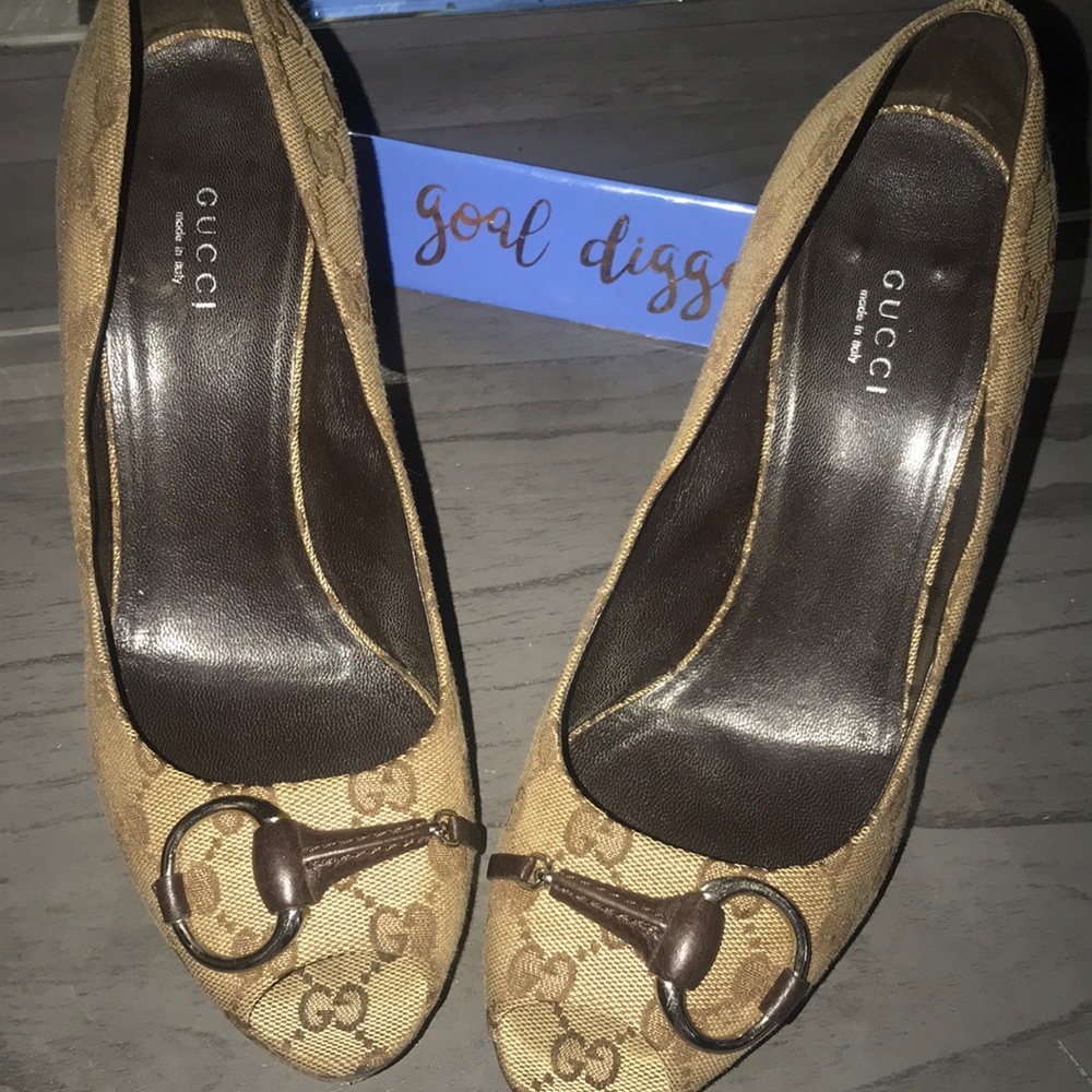 🔥🔥Women’s Gucci shoes size 39 great condition